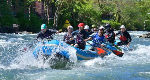 Mens team winning the Head to Head event
